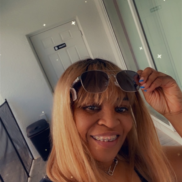 Meet your Posher, Pamela - Picture 1 of 1